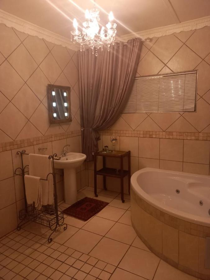 Michael-Angelo Guest House Potchefstroom Exteriör bild